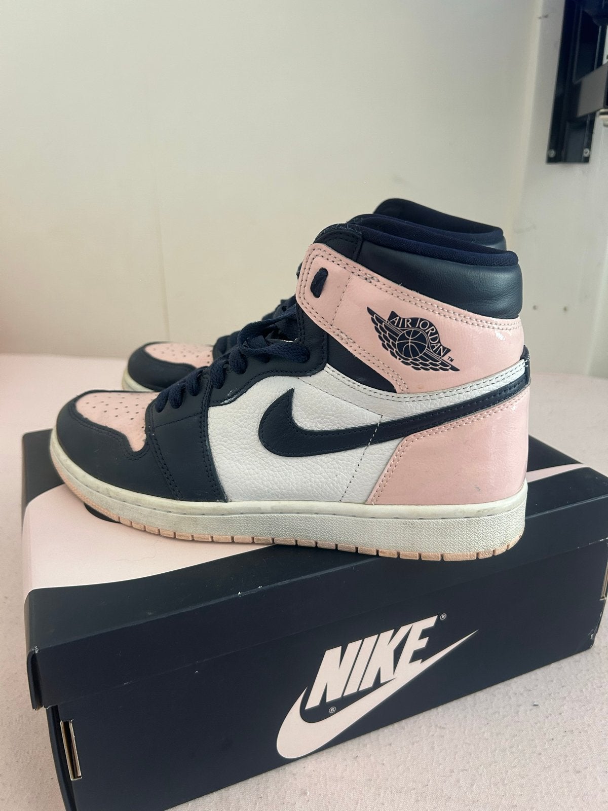 Nike Air Jordan 1 Roze/Wit met originele doos, Ophalen of Verzenden, Gedragen, Roze, Sneakers of Gympen