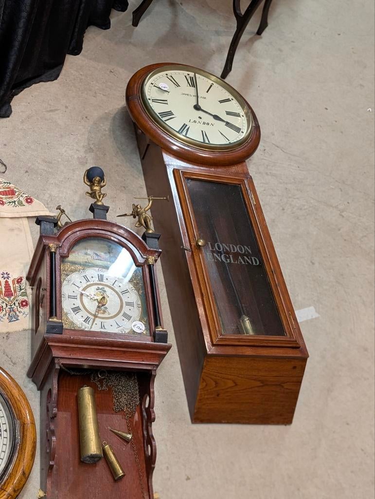 Antieke klok Londen. €450.   115 cm hoog, Ophalen