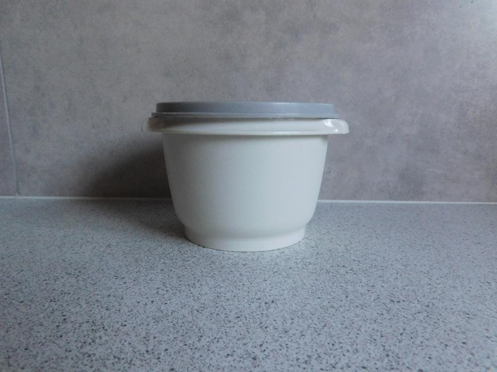 Tupperware Servalier Bowl 650 ml. 13 cm. Crème Grijs, Huis en Inrichting, Keuken | Tupperware, Ophalen of Verzenden, Zo goed als nieuw