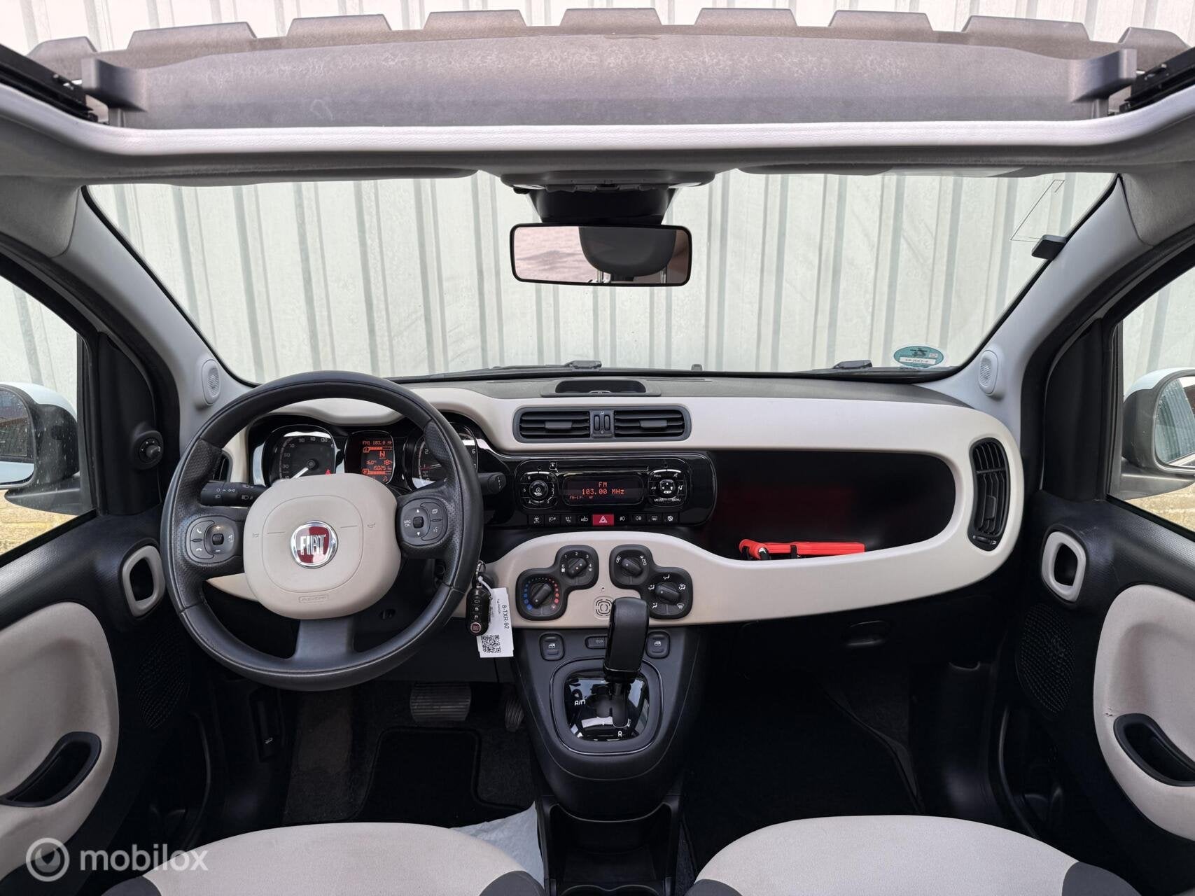 Fiat Panda 0.9 TwinAir Lounge | Open-/Pano Dak | Cruise |, Stof, 40 €/maand, Panda, Wit