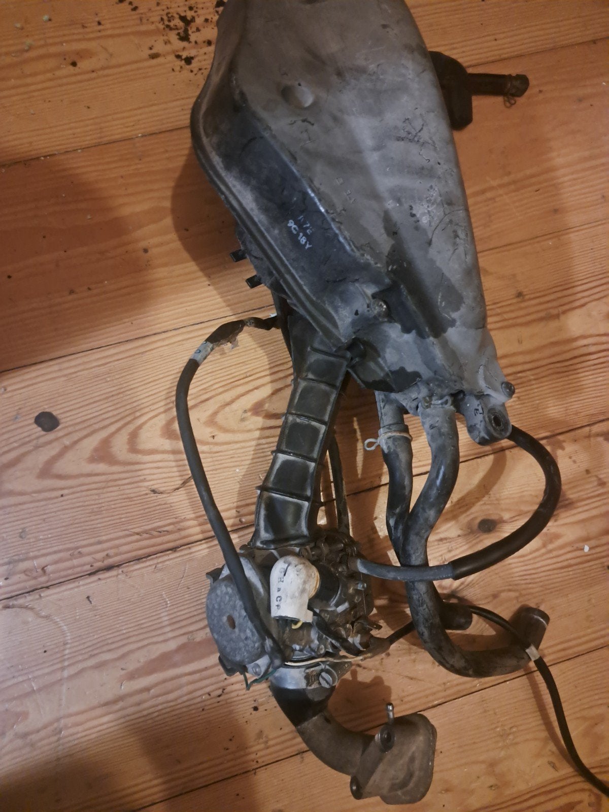 Carburateur en luchtfilterhuis, Ophalen of Verzenden