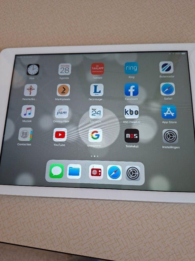 iPad Air (A1474) 32GB Wit - Barst in scherm, inclusief hoes, Computers en Software, 10 inch, Gebruikt, 32 GB, Wit
