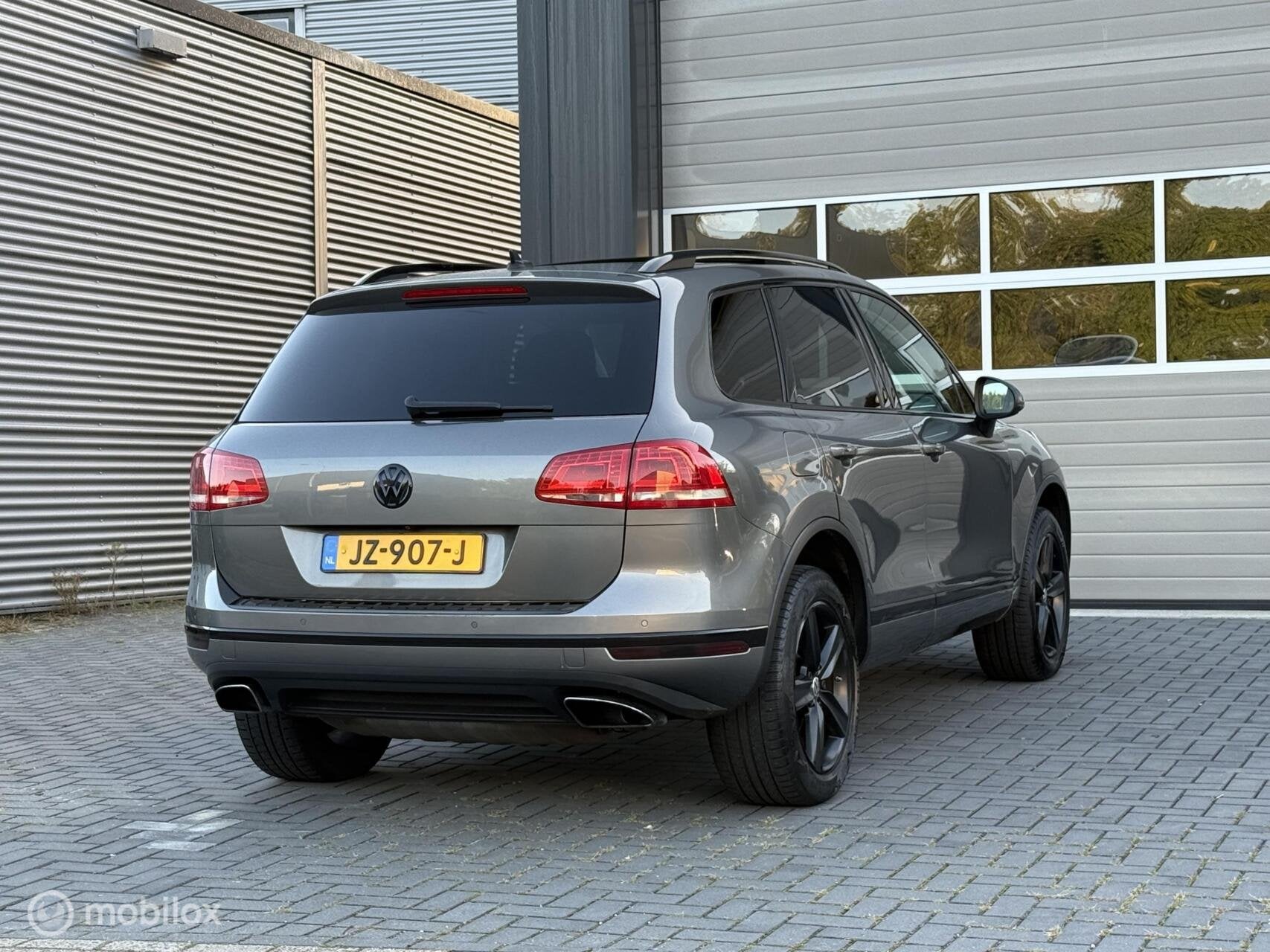 Volkswagen Touareg 3.0 TSI Hybrid Highline DSG|Pano|ACC|Trhk, Automaat, Euro 5, Zwart, 2995 cc