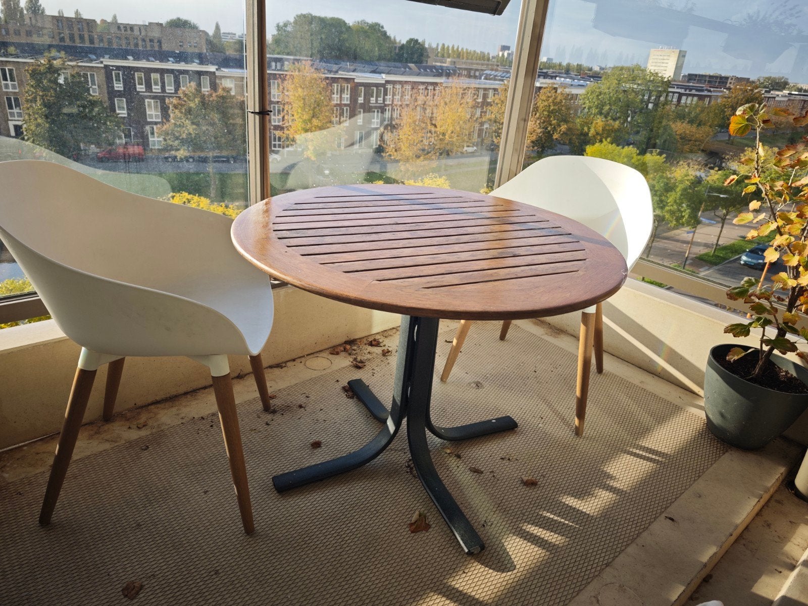 Houten Tuintafel rond met kuipstoelen, Ophalen of Verzenden, Zo goed als nieuw, Rond, Hout