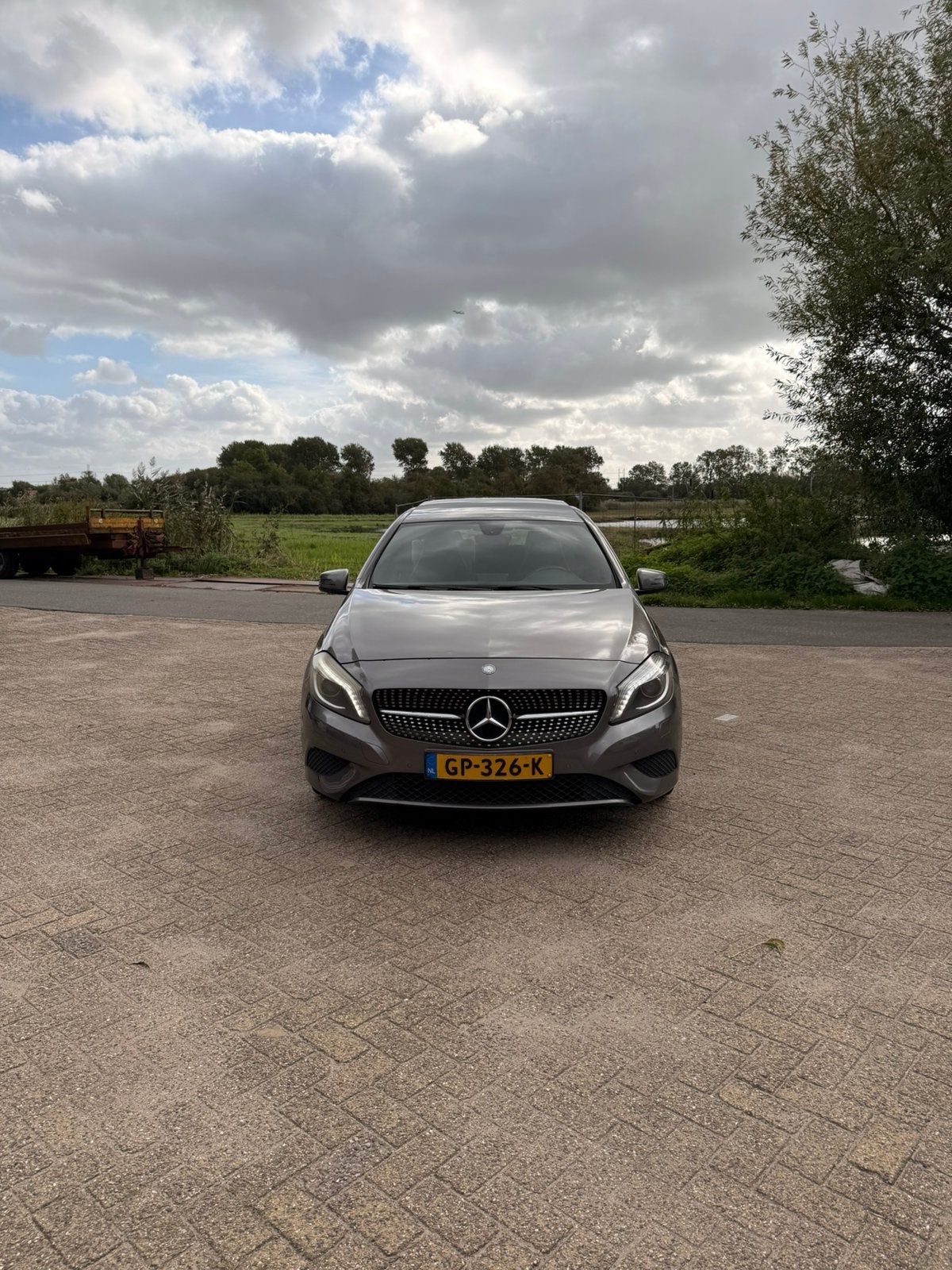 Mercedes-Benz A-Klasse A180 1.6 Blue Efficiency 2015 Grijs, Voorwielaandrijving, Zwart, 4 cilinders, 122 pk