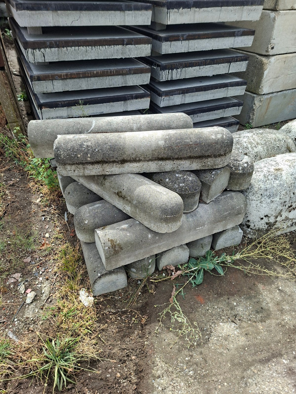 biggenruggen.  betonnen ruggen. stopblokken., Ophalen, Minder dan 100 cm, Minder dan 25 cm