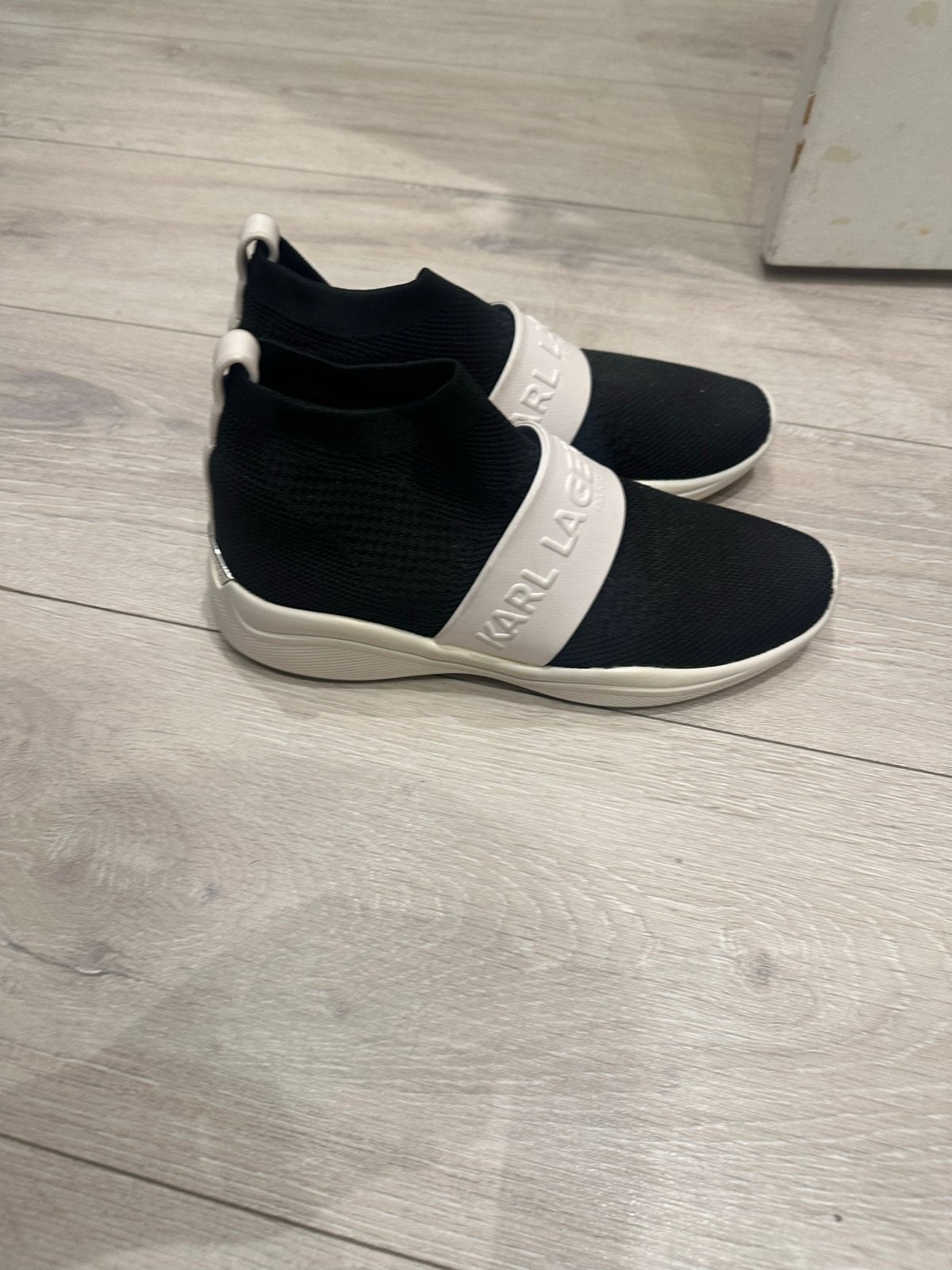 Karl Lagerfeld Sneakers - Zwart met wit logo 36, Ophalen of Verzenden, Zo goed als nieuw, Zwart, Sneakers of Gympen