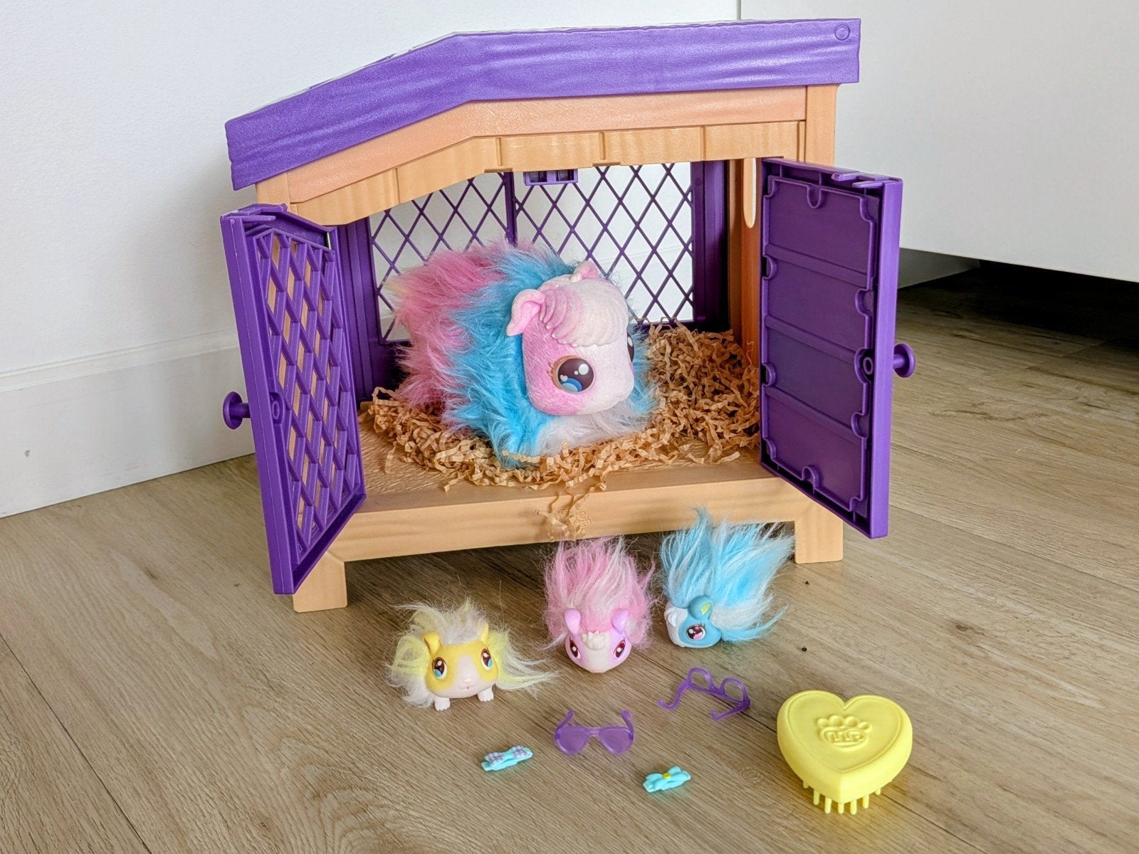 FurReal Cavia Mamma Surprise met hok en baby's, Kinderen en Baby's, Ophalen, Zo goed als nieuw, Jongen of Meisje