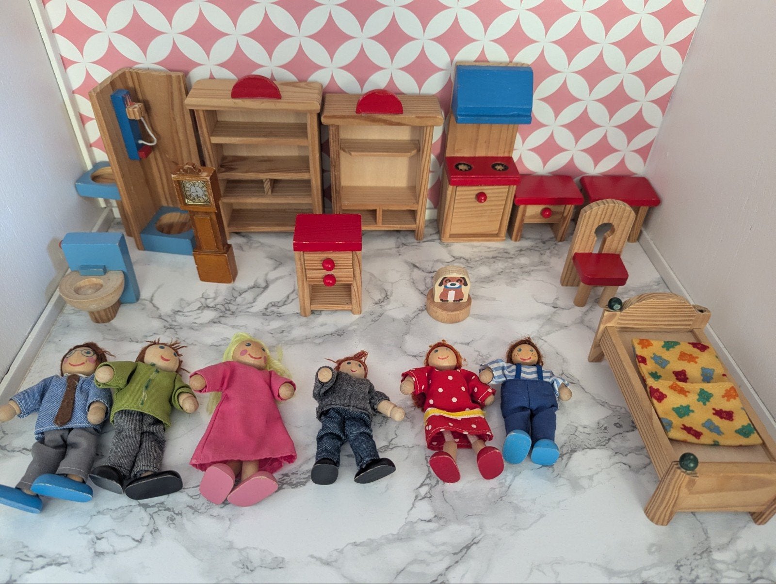 Houten poppenhuis meubels en buigpoppetjes, Ophalen of Verzenden, Gebruikt, Toebehoren