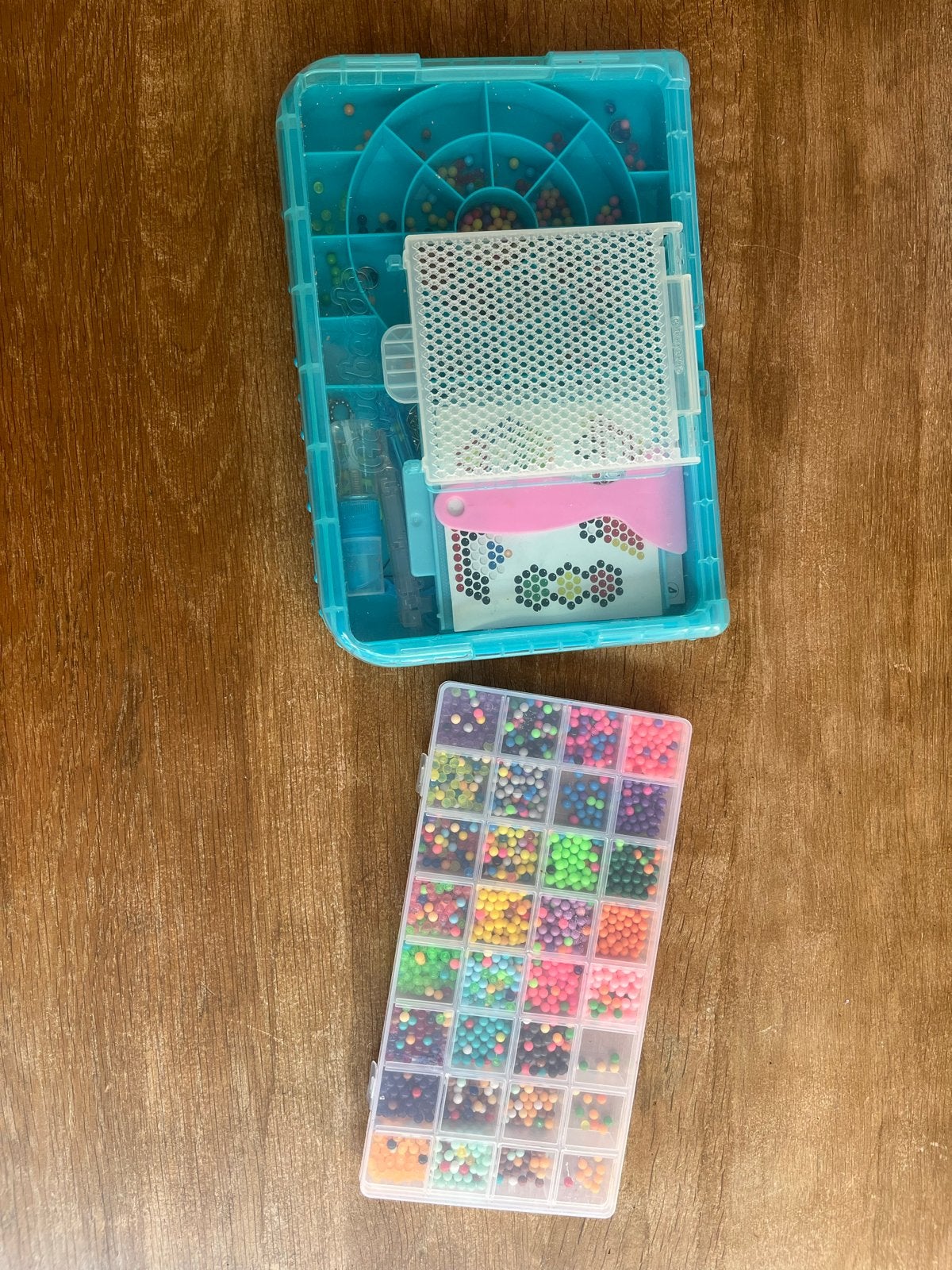 Aquabeads set met extra kralen en accessoires, Ophalen of Verzenden, Zo goed als nieuw, Knutselen