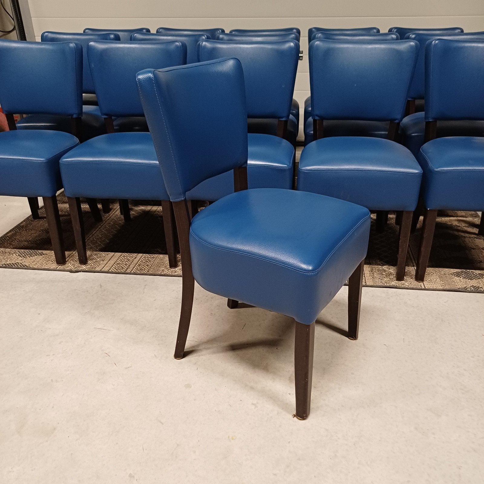 16 x partij stoelen café mancave stoelen blauw, Ophalen, Gebruikt, Bruin, Vijf, Zes of meer stoelen