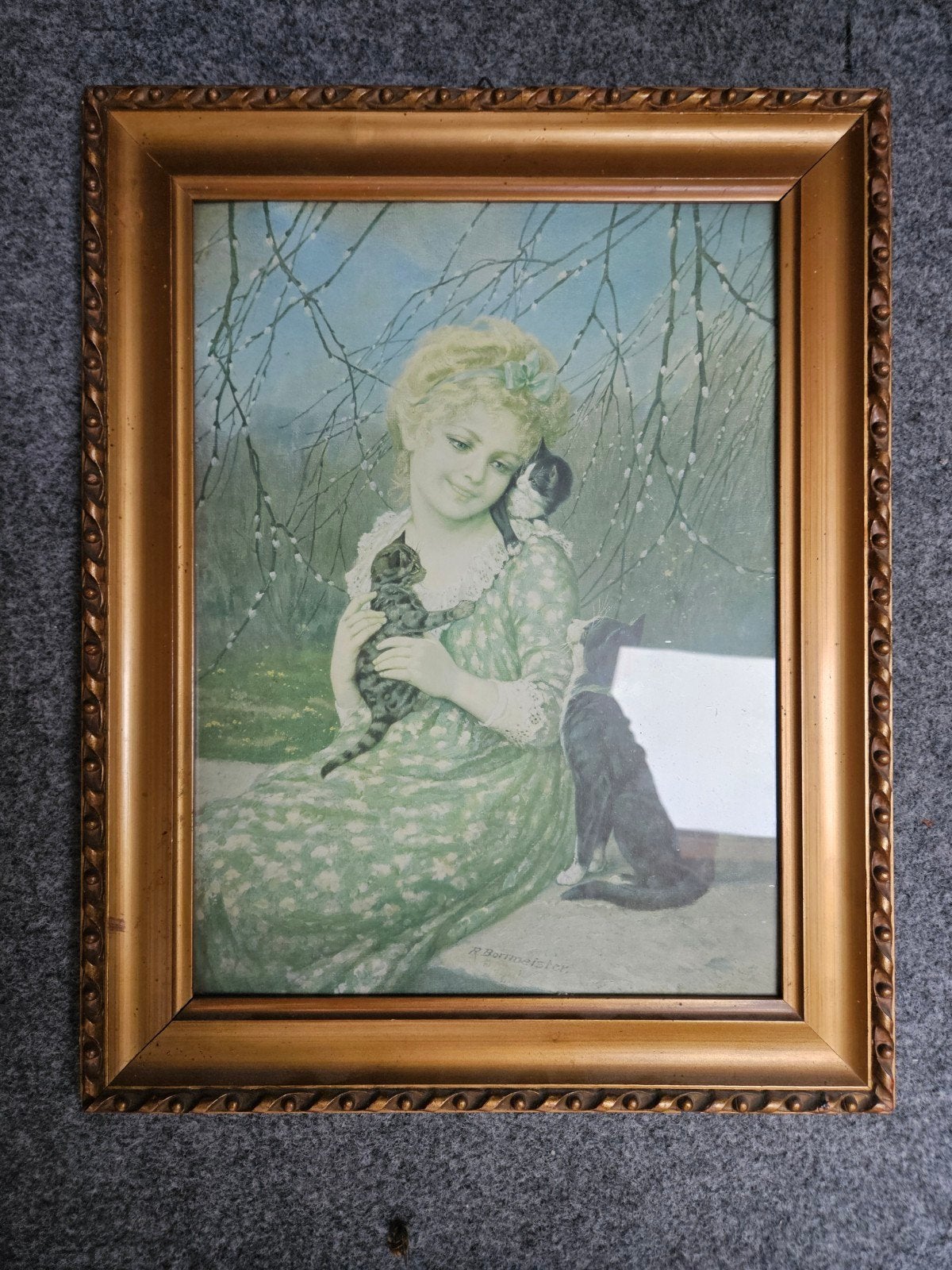 Antieke print: Meisje met katten en hond in lijst, Ophalen of Verzenden