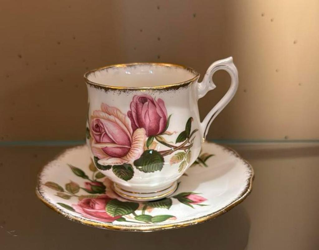 Royal Albert Anniversary Rose kop en schotel, Ophalen of Verzenden