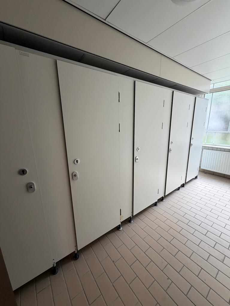 Trespa Douche toilet wanden met deur afsluitbaar  merk Kupan, Vakantie, Campings