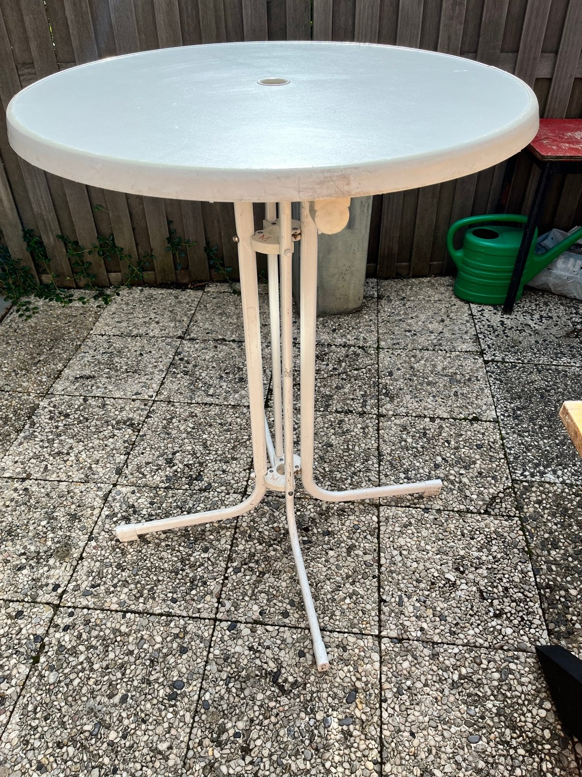 Mecalit Statafel - Rond, Gebruikt met Beschadiging, Tuin en Terras, Ophalen of Verzenden, Gebruikt, Rond, Kunststof
