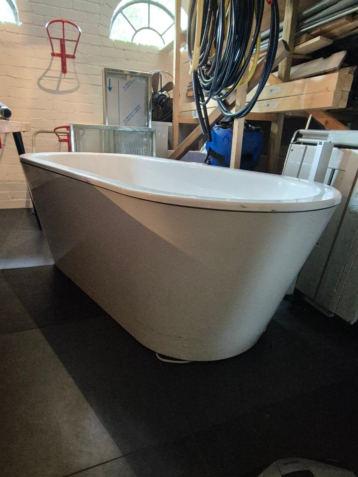 Ligbad met bubbelfunctie incl. kraan, Ophalen, Zo goed als nieuw, Bad