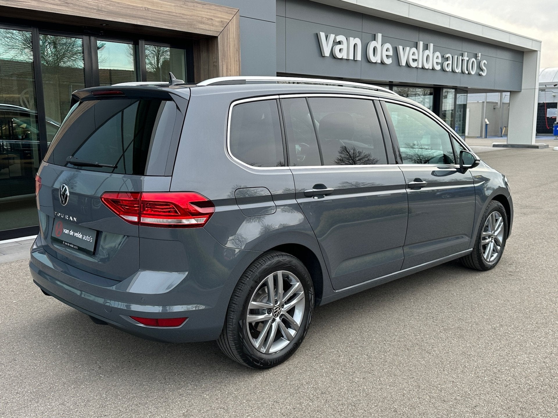 Volkswagen Touran 1.5 TSI 150pk DSG Highline 7-persoons | Do, Auto's, 12 maanden, 15 km/l, Zwart, 4 cilinders