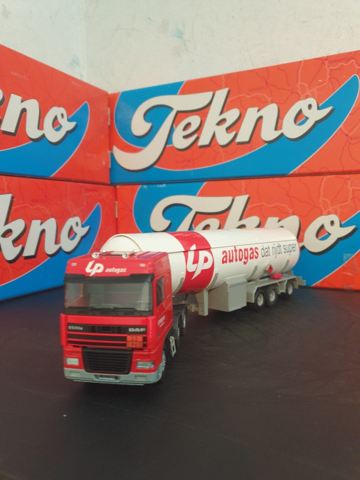 Tekno DAF 95XF LP Gas Tankwagen Model, Ophalen of Verzenden, Groter dan 1:32, Truck, Tamiya