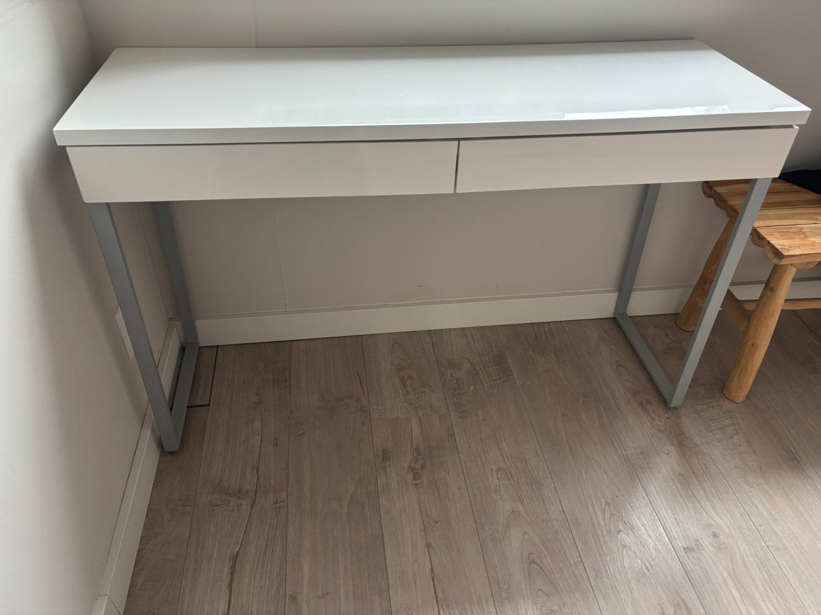 Witte hoogglans sidetable, Huis en Inrichting, Tafels | Sidetables, Ophalen, 100 tot 150 cm, Zo goed als nieuw, 25 tot 50 cm