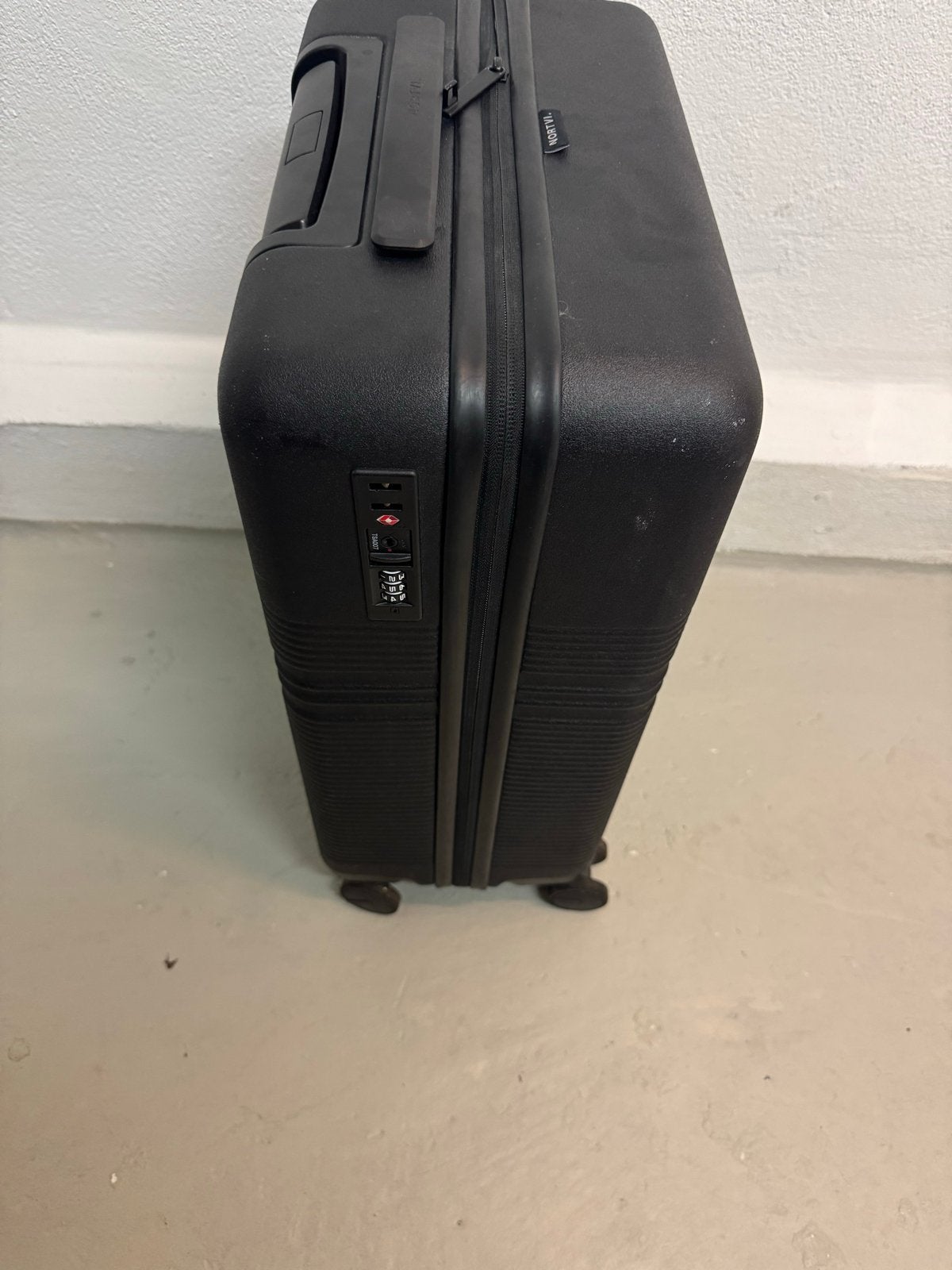 NORTVI Handbagage Koffer Zwart - Zo goed als nieuw, Ophalen, 50 tot 60 cm, Hard kunststof, Slot