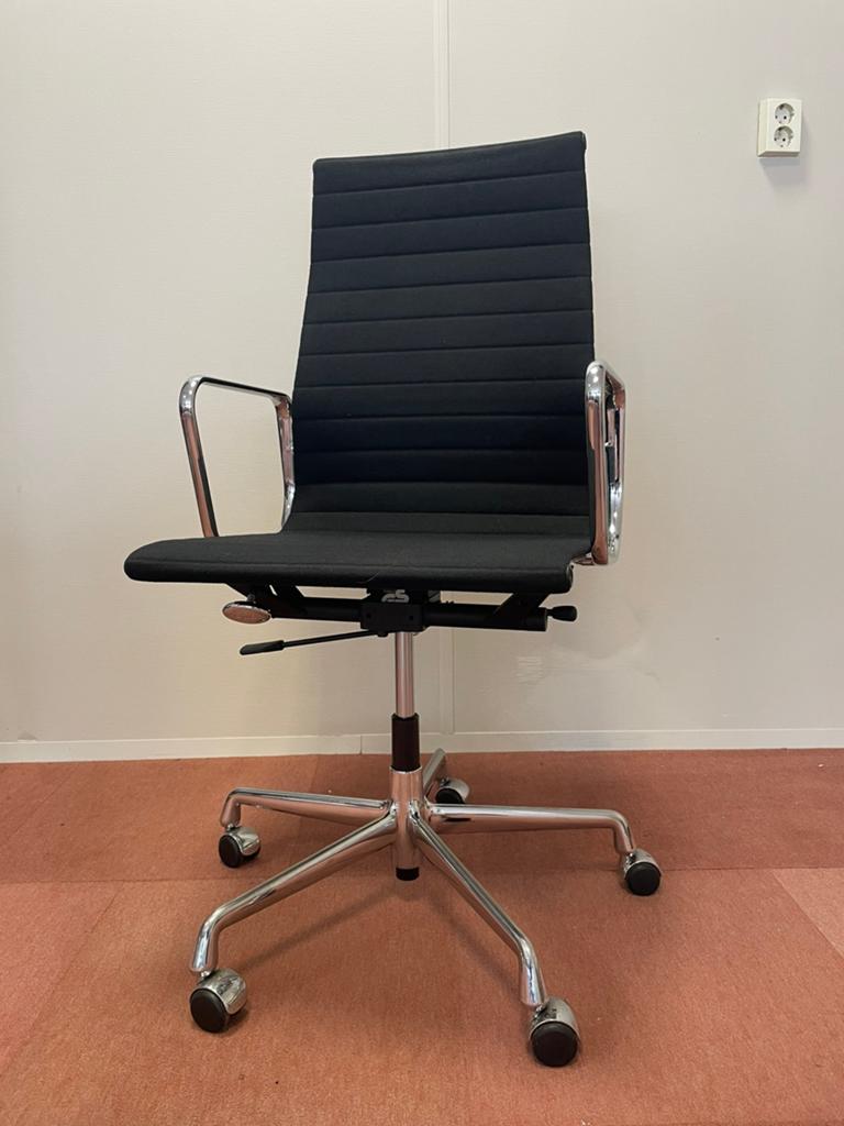 Vitra ea-119 hopsak, Huis en Inrichting, Bureaustoelen, Ophalen of Verzenden, Zo goed als nieuw, Zwart