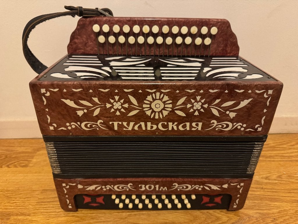 25x25 unisonoric trekzak Tula 301M C#, Muziek en Instrumenten, Accordeons, Overige merken, Gebruikt, Met riemen, Overige formaten