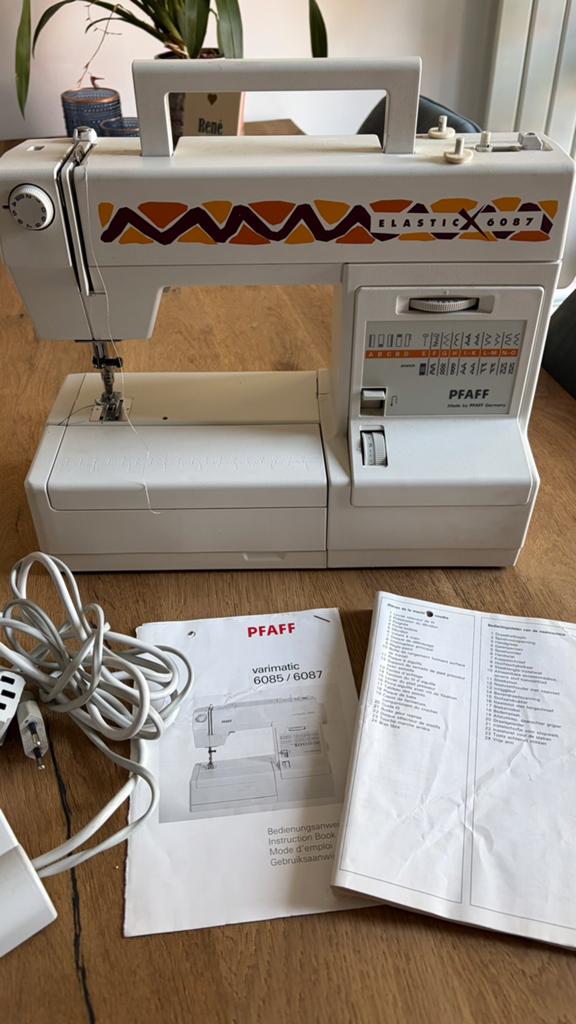 VERKOCHT Pfaff Elastic 6087 Naaimachine met accessoires, Hobby en Vrije tijd, Naaimachines en Toebehoren, Ophalen, Gebruikt, Naaimachine