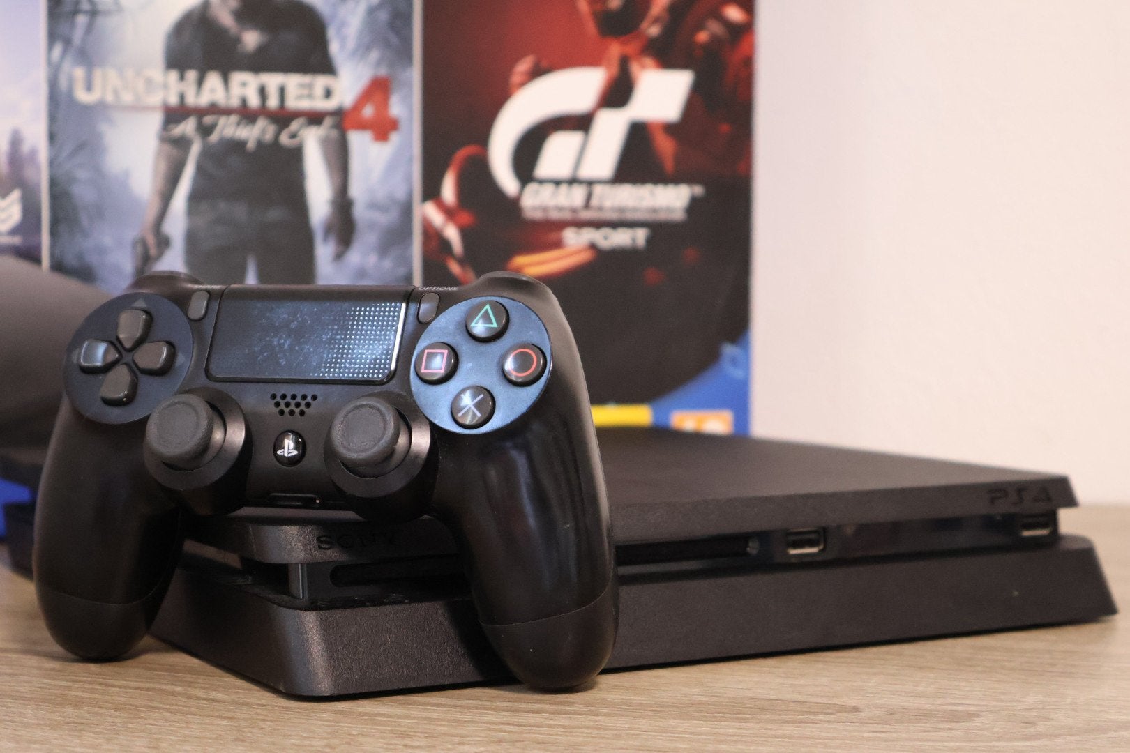 Sony PlayStation 4 Slim + 1 Controller + 8 Spellen, Ophalen of Verzenden, Zo goed als nieuw, Met 1 controller, Slim