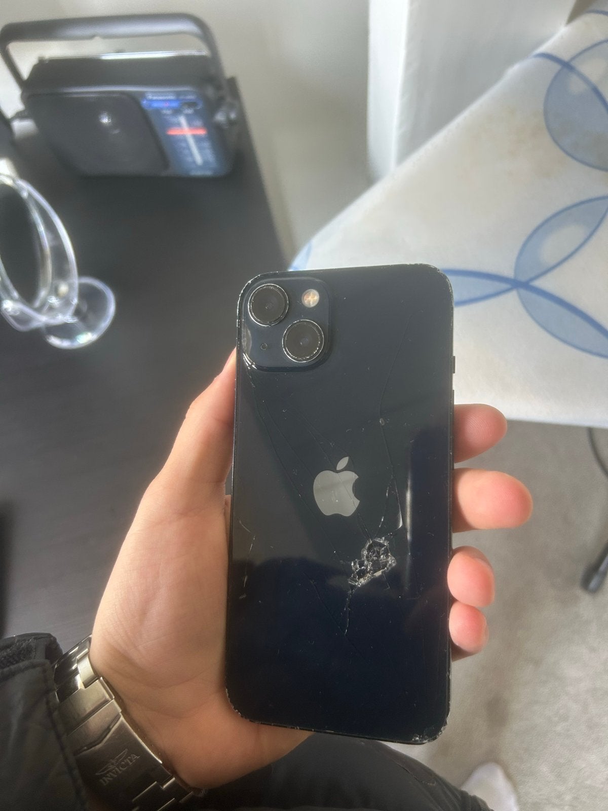iPhone 13 - donker blauw - Gebarsten scherm en achterkant