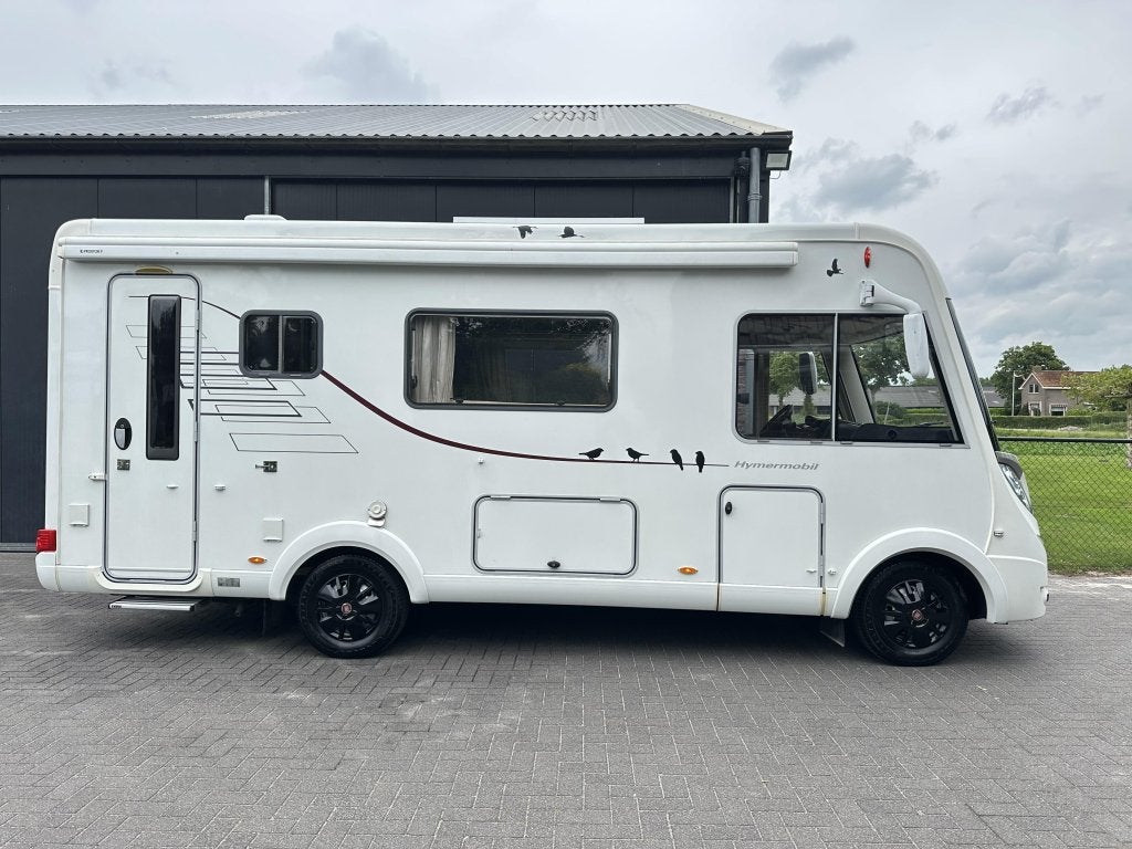 Hymer B 544 Slechts 82 dkm Compact met een ruime indeling, Standaard zit, Ringverwarming, Fiat, 6 tot 7 meter