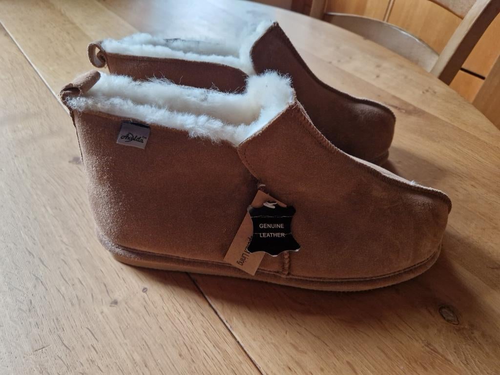 PANTOFFELS MAAT 43, Bruin, Nieuw, Ophalen of Verzenden, Pantoffels of Sloffen