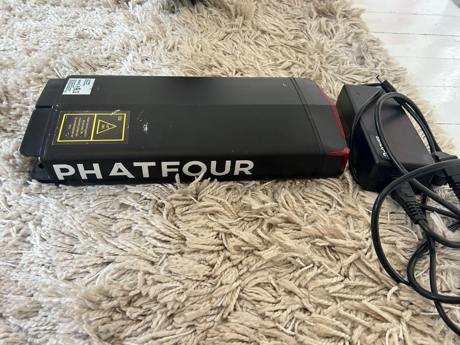 Phatfour E-bike Accu met Oplader, Ophalen, Gebruikt