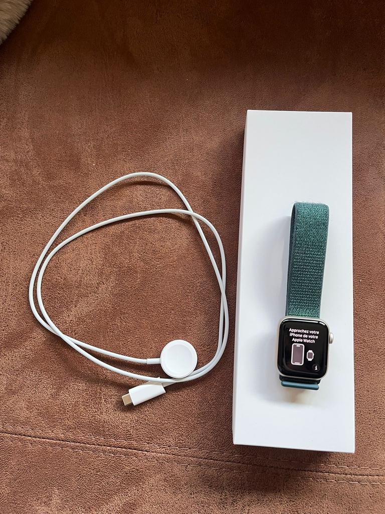 Apple Watch SE 40mm Starlight met groene band + oplader, IOS, Ophalen of Verzenden, Zo goed als nieuw, Stappen