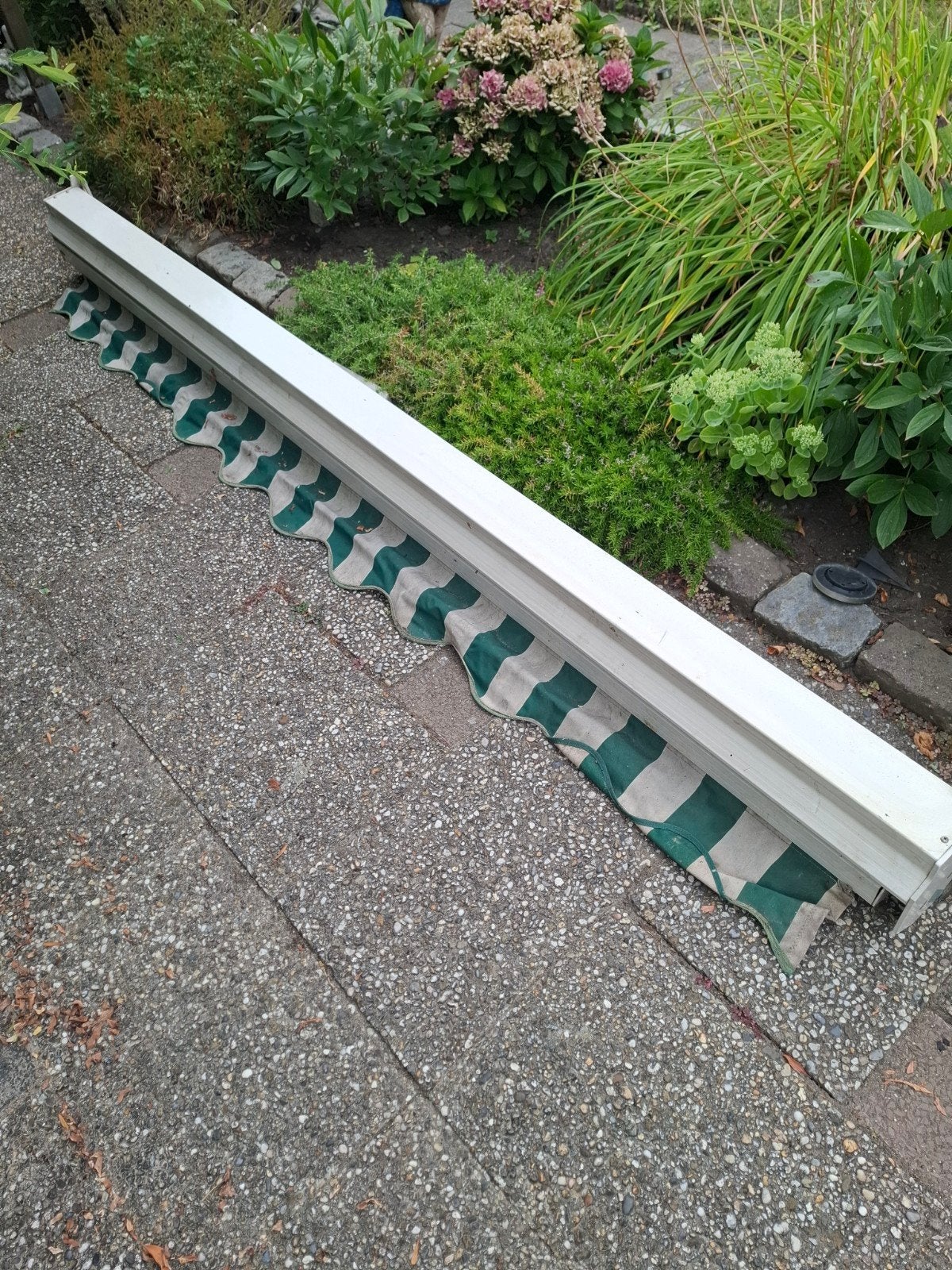 Knikarmscherm groen/wit gestreept - 3 meter breed, Tuin en Terras, Zonneschermen, Gebruikt, Ophalen of Verzenden, 150 tot 300 cm