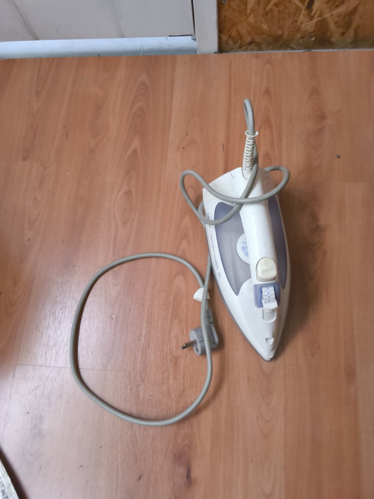 Gebruikt strijkijzer met snoer, Witgoed en Apparatuur, Ophalen of Verzenden, Gebruikt, Strijkijzer met snoer
