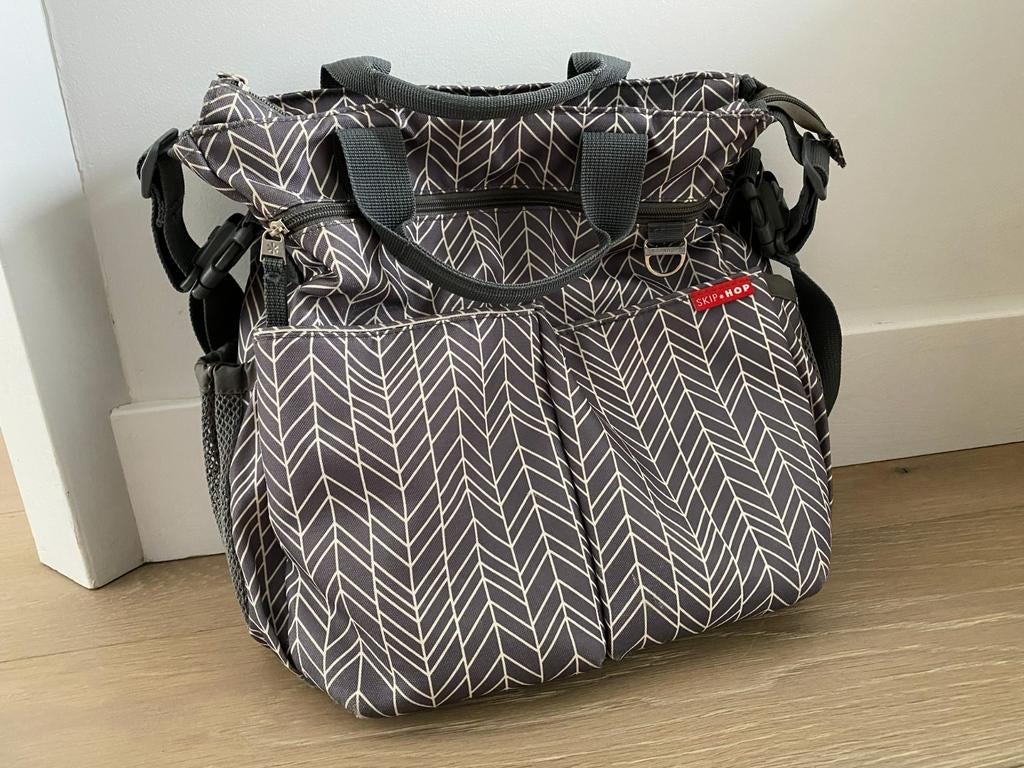 Skip Hop Luiertas/Schoudertas - Grijs met Wit Patroon, Kinderen en Baby's, Luiertassen, Ophalen of Verzenden, Gebruikt, Schoudertas