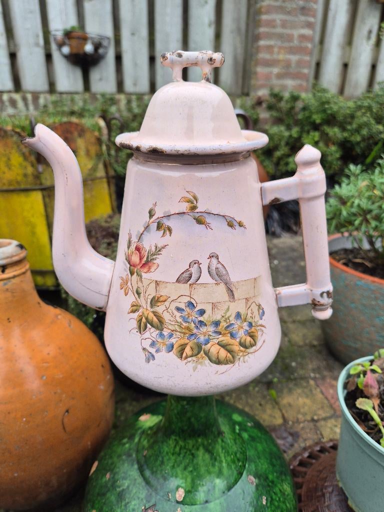 Roze emaille koffiepot met vogels-bloemen en schaatshandvat, Antiek en Kunst, Antiek | Emaille, Ophalen of Verzenden