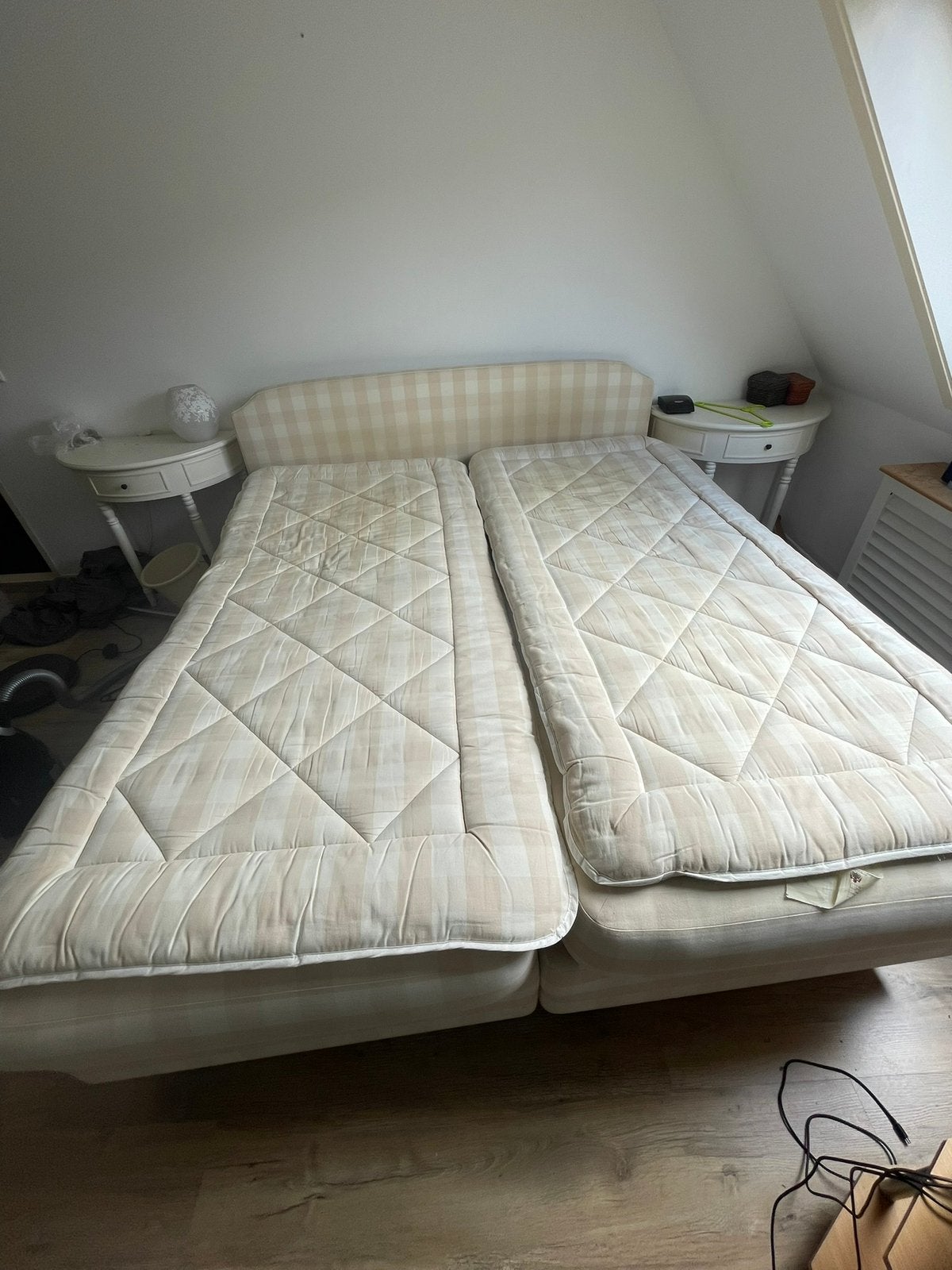 Hästens tweepersoonsbed inclusief hoofdbord, Huis en Inrichting, Slaapkamer | Boxsprings, Ophalen, Beige, Tweepersoons, Zo goed als nieuw