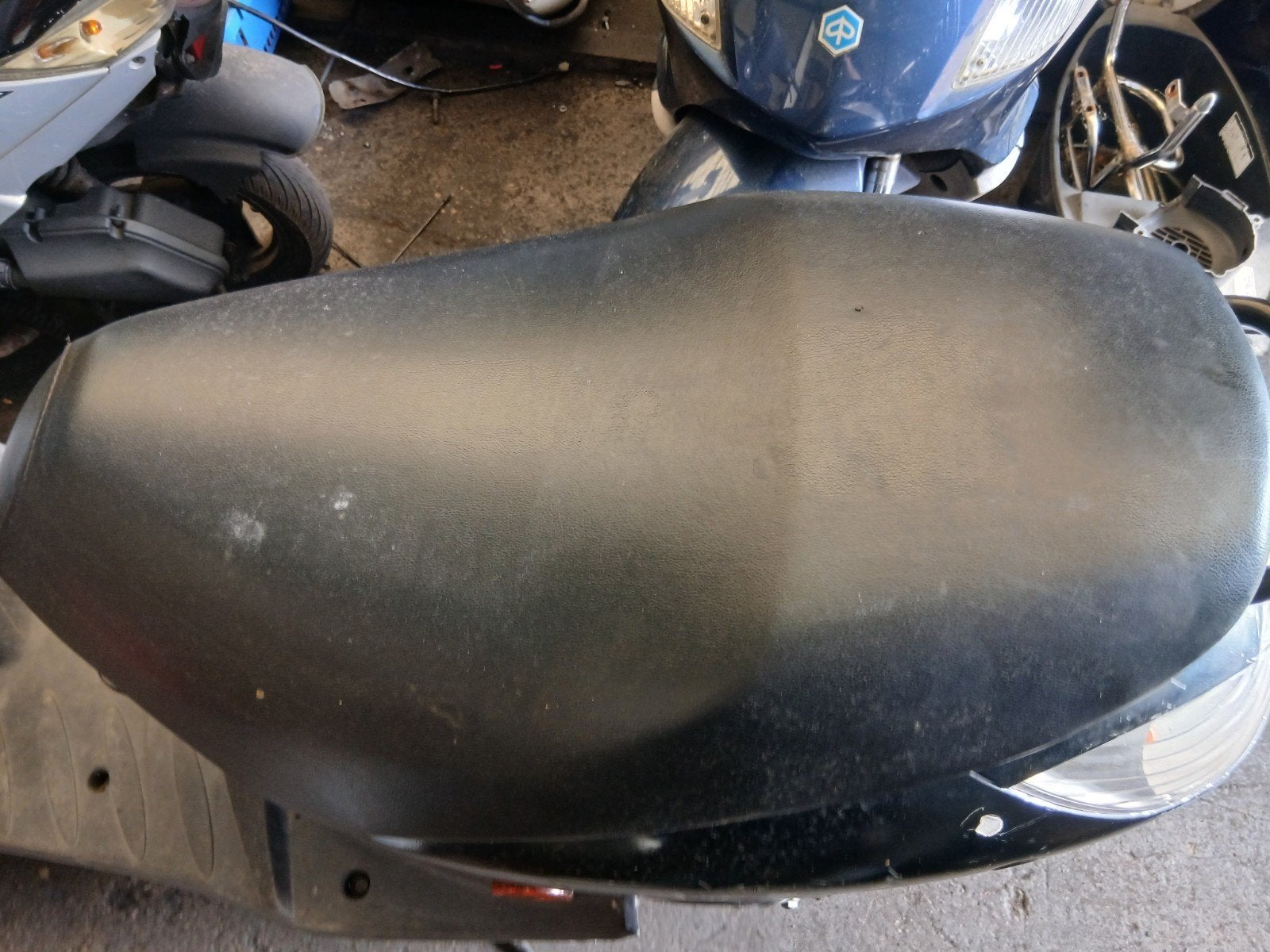 Peugeot vivacity zadel, Fietsen en Brommers, Brommeronderdelen | Scooters, Ophalen of Verzenden, Zadel, Peugeot