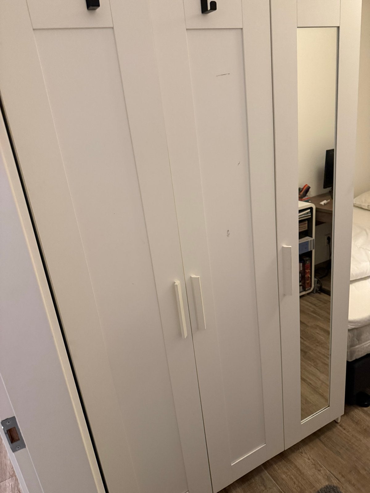 Witte kledingkast met spiegeldeur, Ophalen, Gebruikt, 100 tot 150 cm, 200 cm of meer