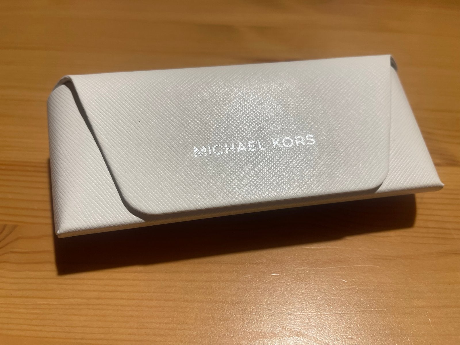Michael Kors Zonnebril MK 2024 (Adrianna III) Zwart, Sieraden, Tassen en Uiterlijk, Zonnebrillen en Brillen | Dames, Zonnebril