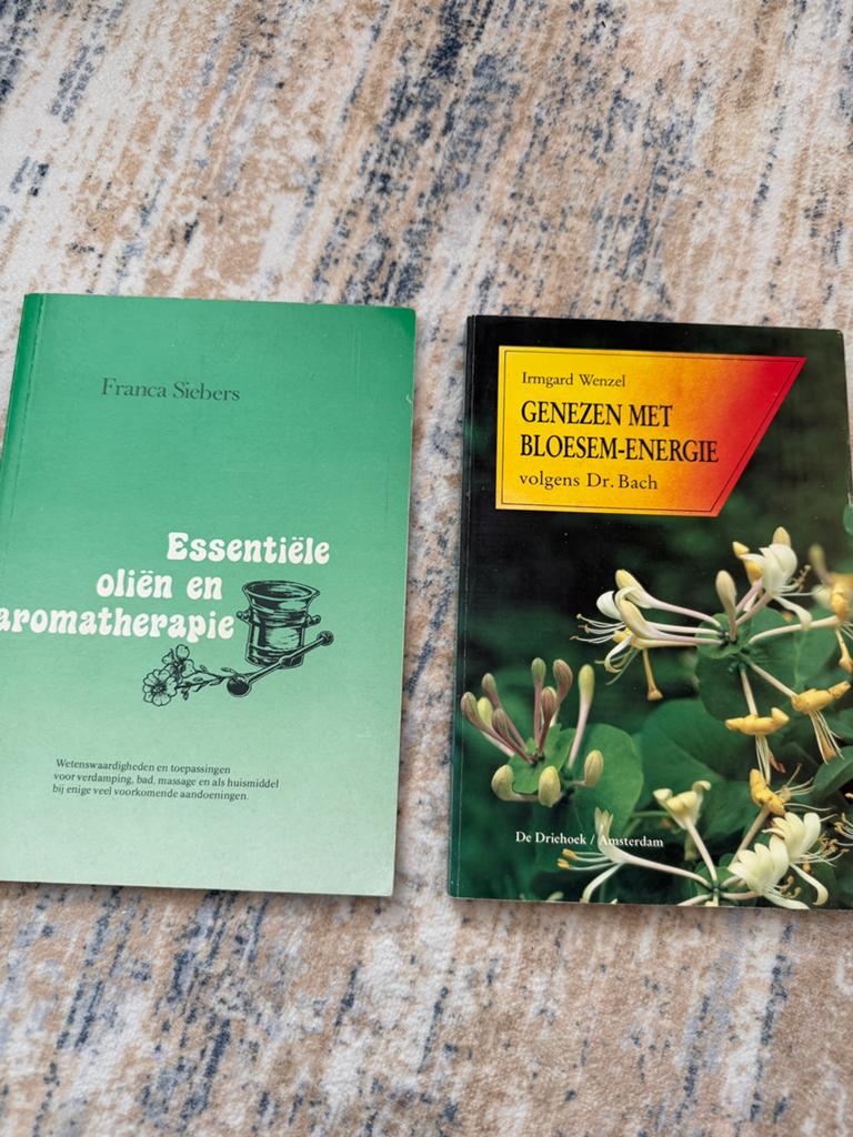 Aromatherapie & Bachbloesem Bundel | Natuurlijke Genezing, Ophalen of Verzenden, Zo goed als nieuw, Bloemen, Planten en Bomen