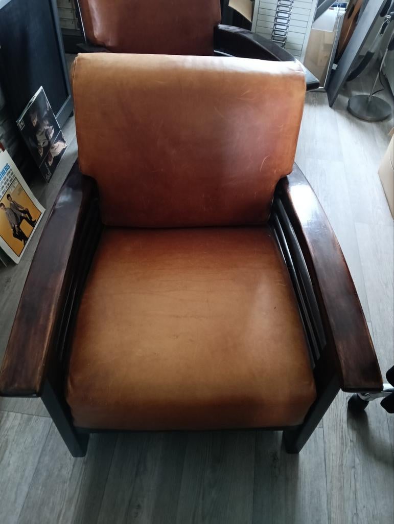 Mooie leren stoelen (Jan Frantzen), Ophalen