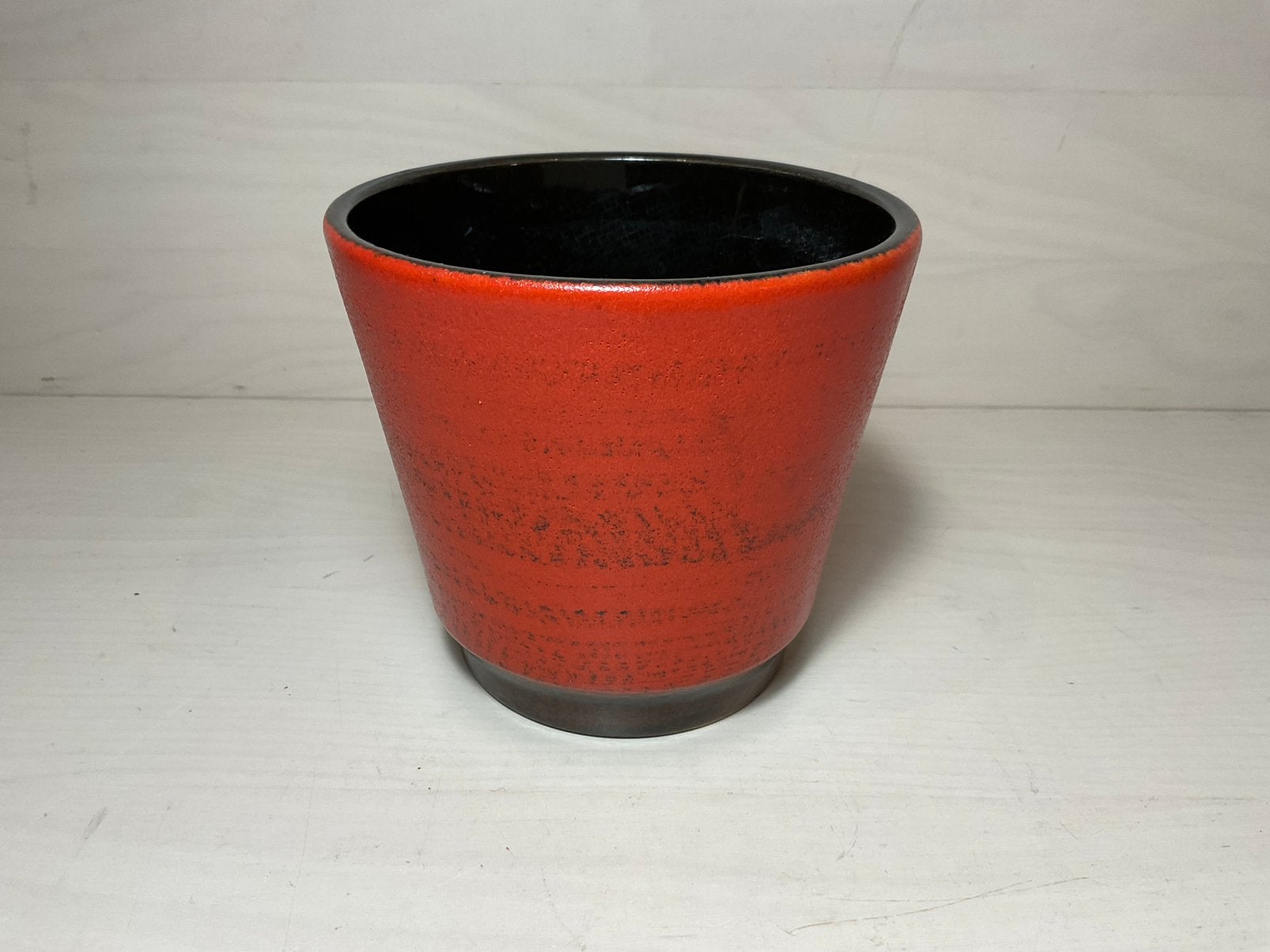Vintage bloempot rood met bruin en zwart, Gebruikt, Rond, Binnen, Ophalen of Verzenden