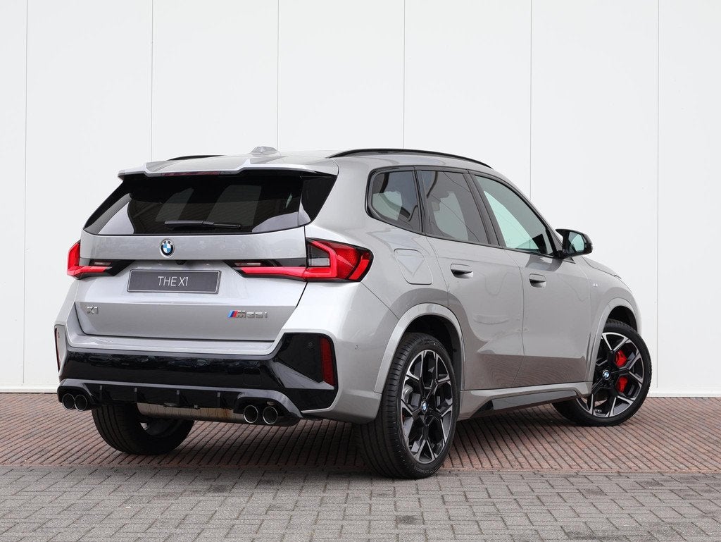 BMW X1 M35i | M Sportpakket Pro | Equipment Pack Pro | Trave, Auto's, BMW, 1998 cc, Stof, 4 cilinders, Met garantie (alle)