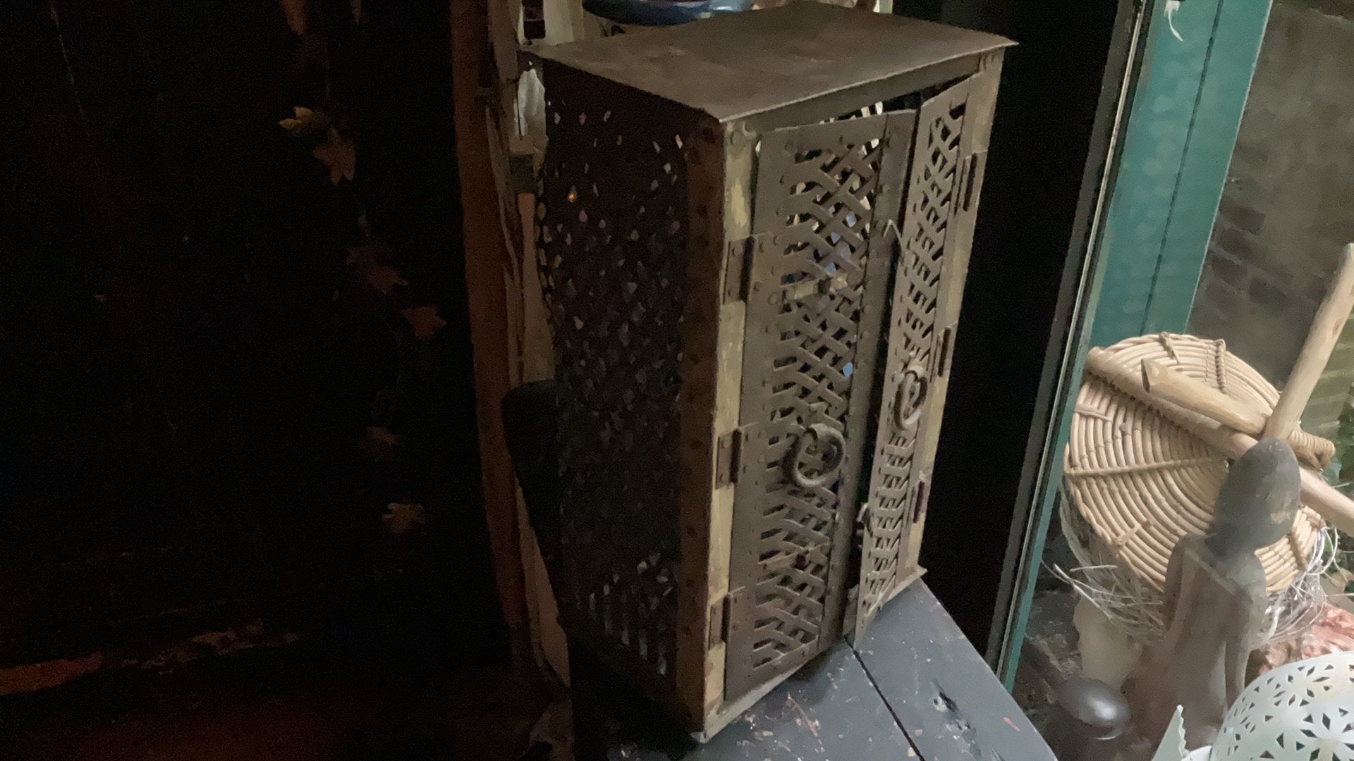 OUD METALEN KASTJE  INDIA 29x16x48 h, Huis en Inrichting, Ophalen, Gebruikt