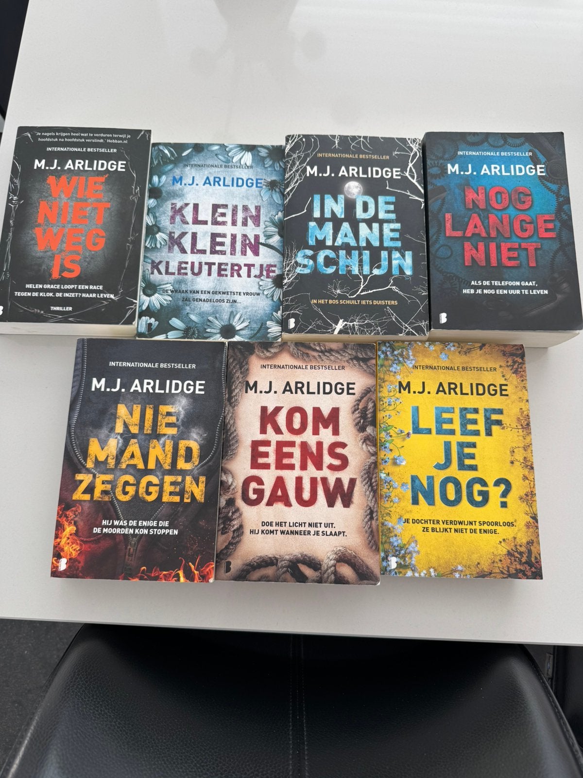 MJ Arlidge boeken, Ophalen of Verzenden, Gelezen
