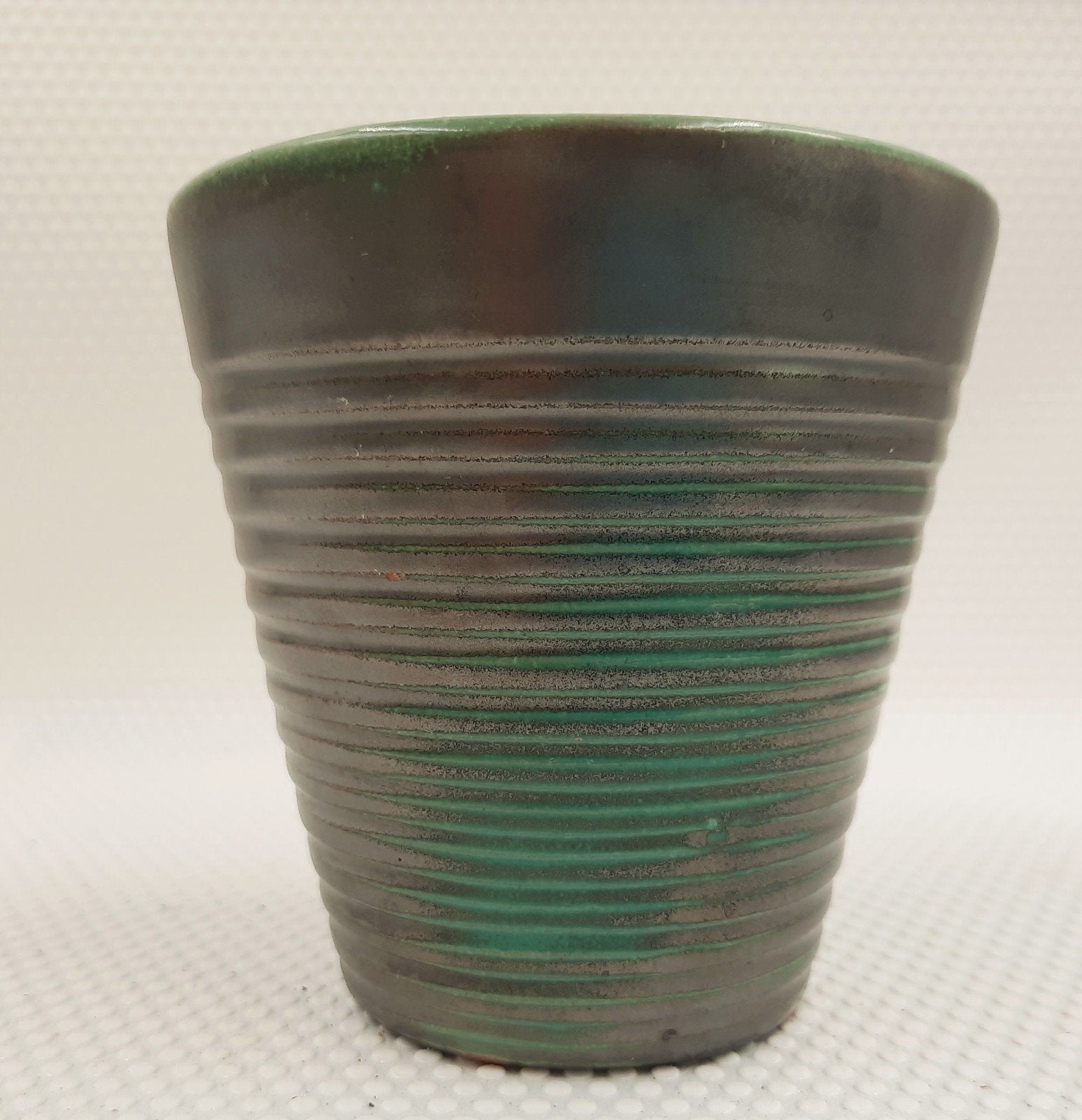 Vintage geribbelde bloempot antracietgrijs met turquoise, Gebruikt, Met patroon/structuur, Ophalen of Verzenden, Grijs