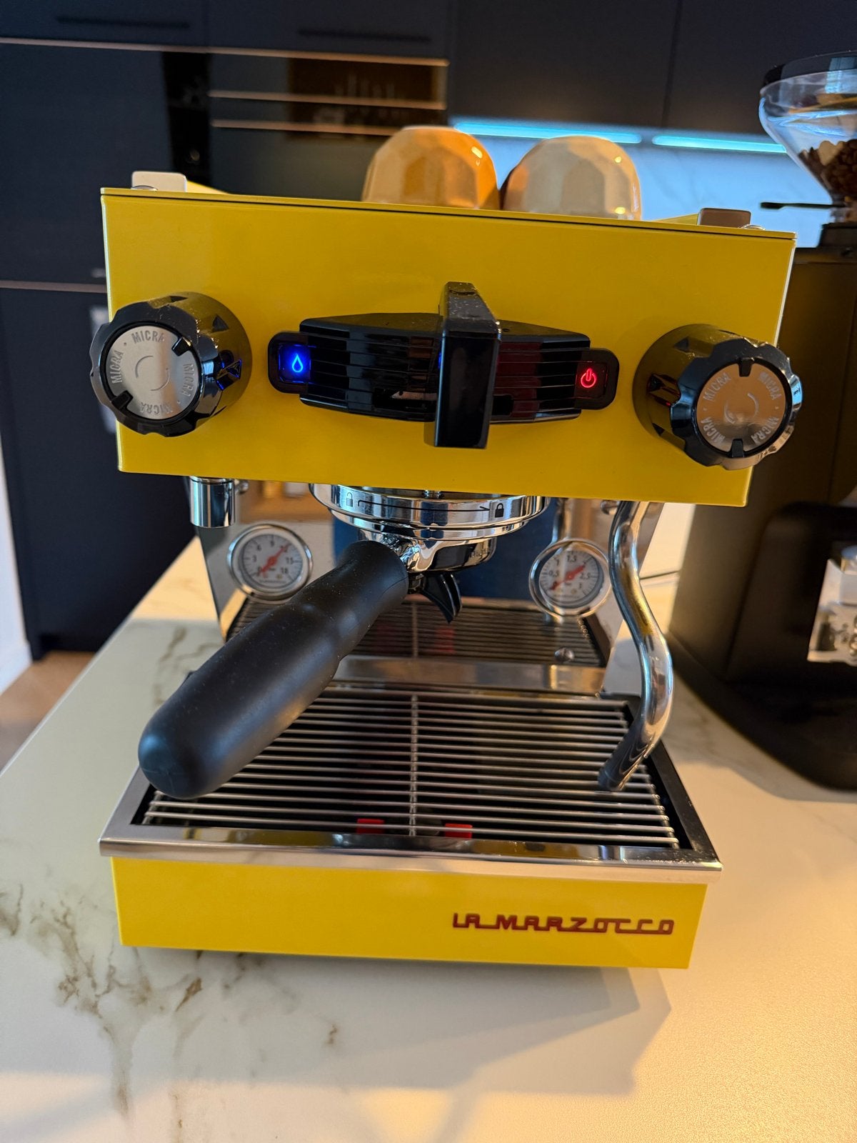 La Marzocco Linea Micra Espresso Machine - Geel, Espresso apparaat, Koffiebonen, Zo goed als nieuw, 2 tot 4 kopjes