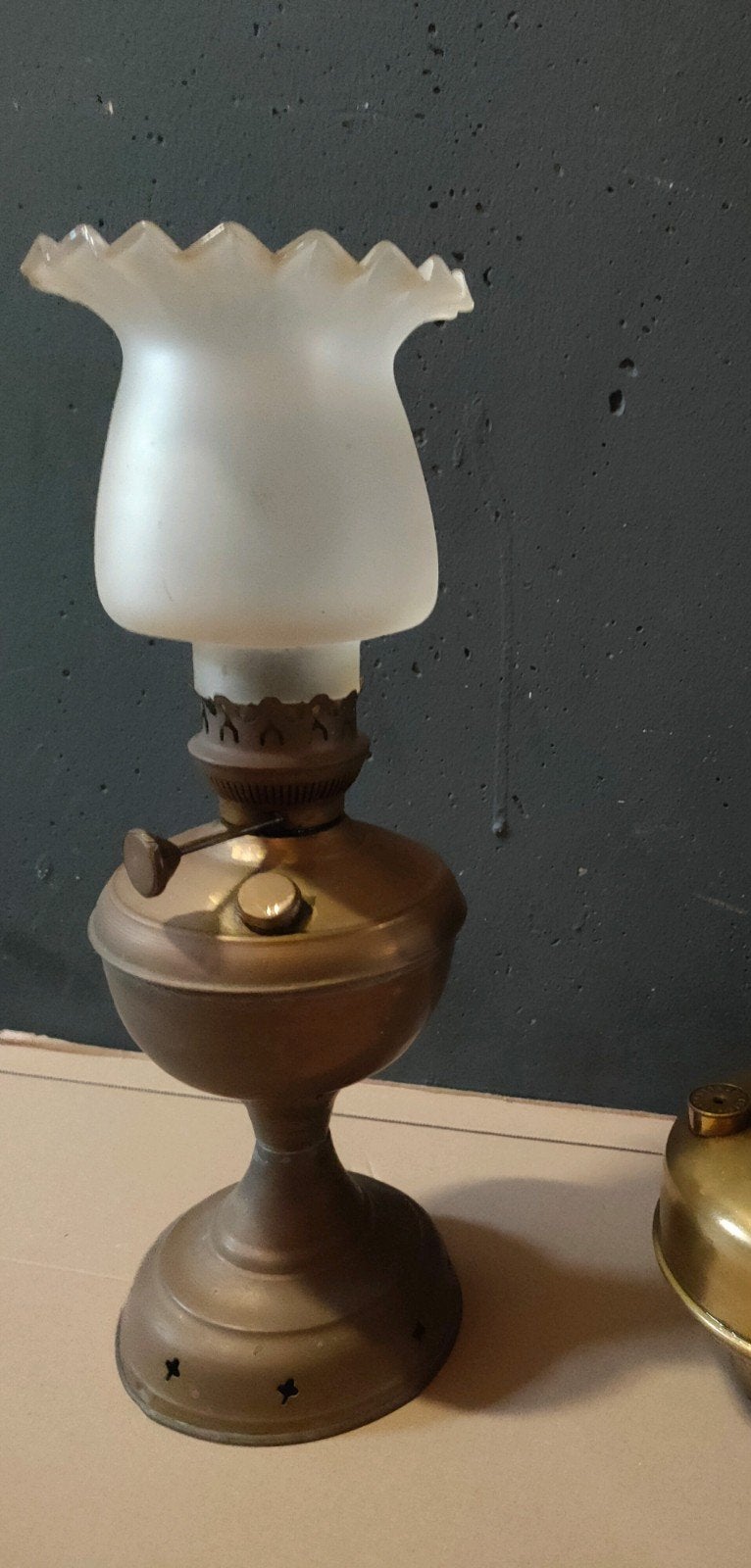 Antieke koperen olie lamp, Ophalen
